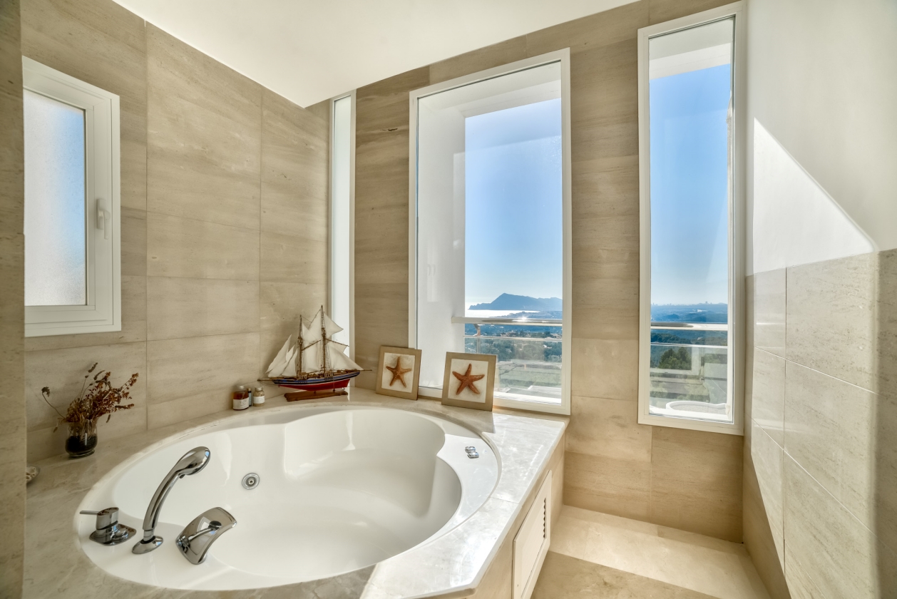 MODERNA VILLA BIEN UBICADA EN VENTA EN ALTEA
