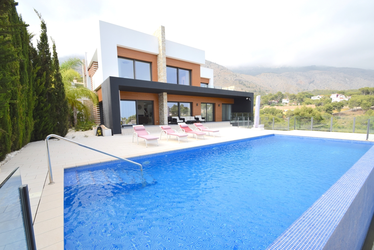 VILLA DE LUJO CON VISTAS PANORAMICAS MAR Y MONTAÑA EN ALTEA