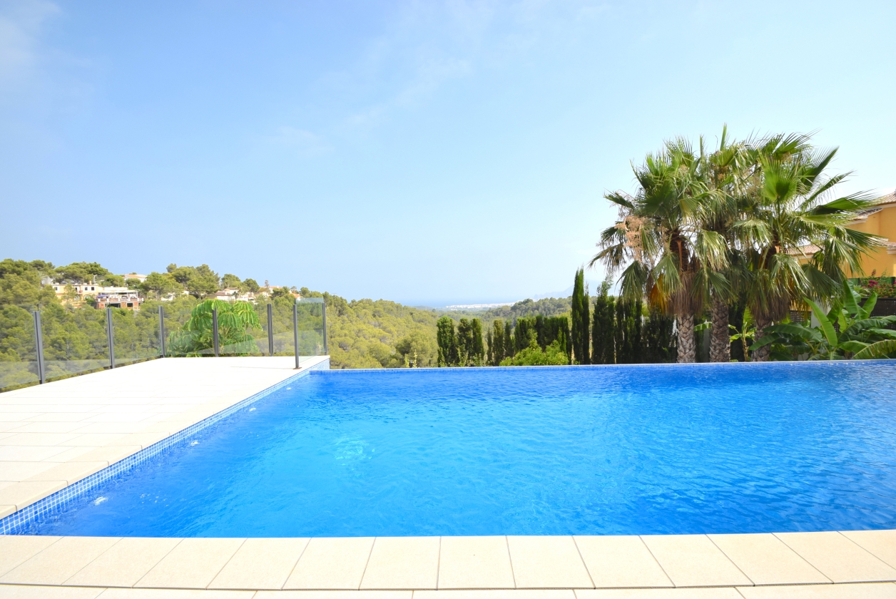 VILLA DE LUJO CON VISTAS PANORAMICAS MAR Y MONTAÑA EN ALTEA