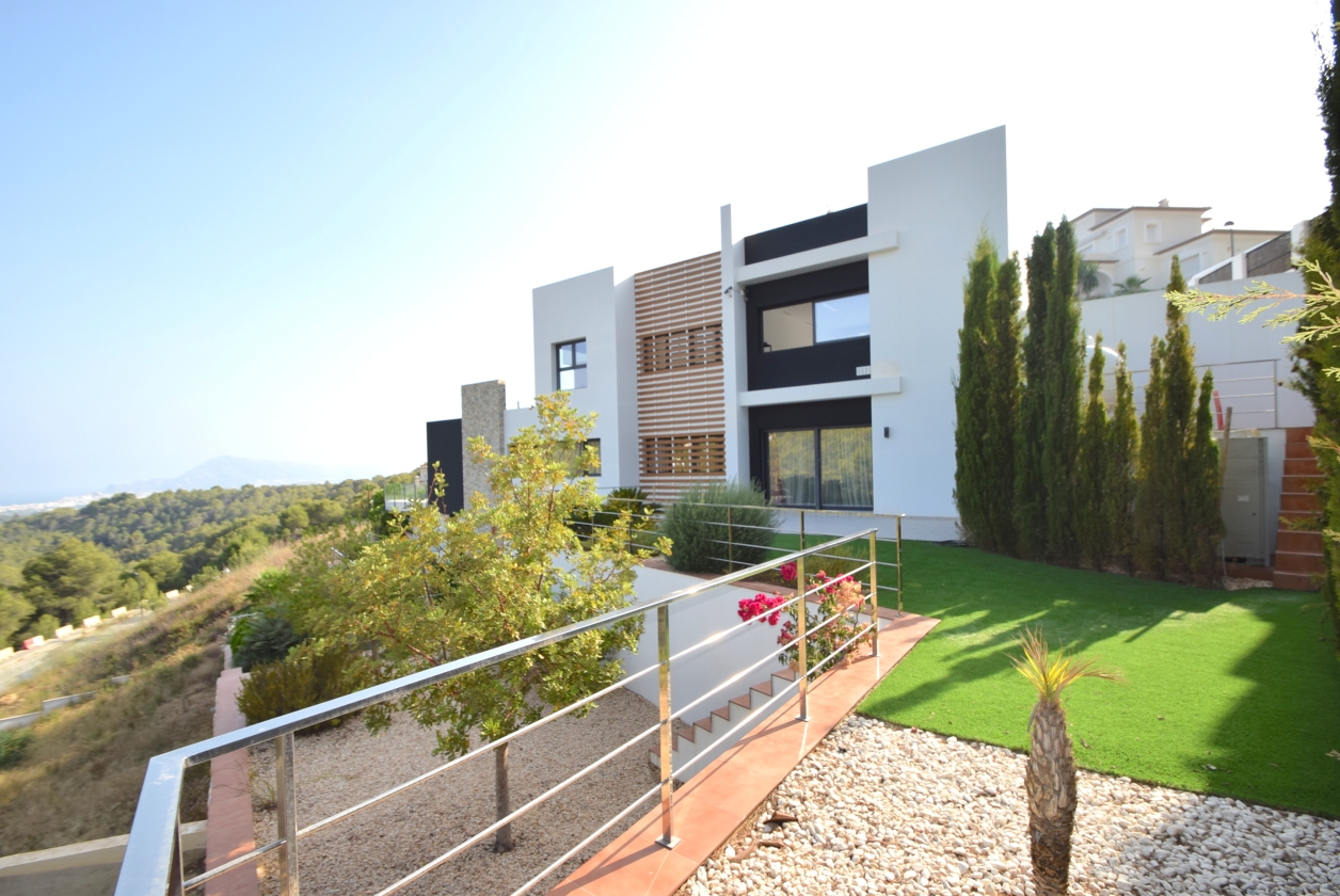 VILLA DE LUJO CON VISTAS PANORAMICAS MAR Y MONTAÑA EN ALTEA