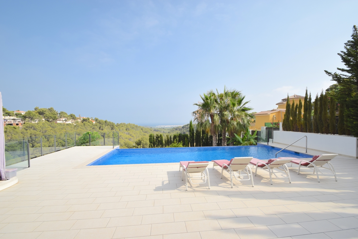 VILLA DE LUJO CON VISTAS PANORAMICAS MAR Y MONTAÑA EN ALTEA