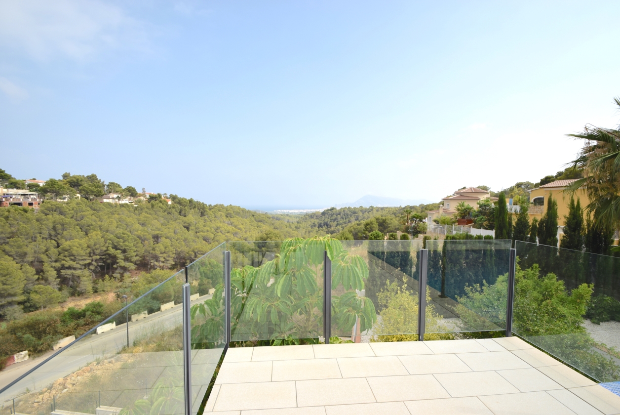 LUXURY VILLA WITH PANORAMIC SEA AND MOUNTAIN VIEWS IN ALTEA