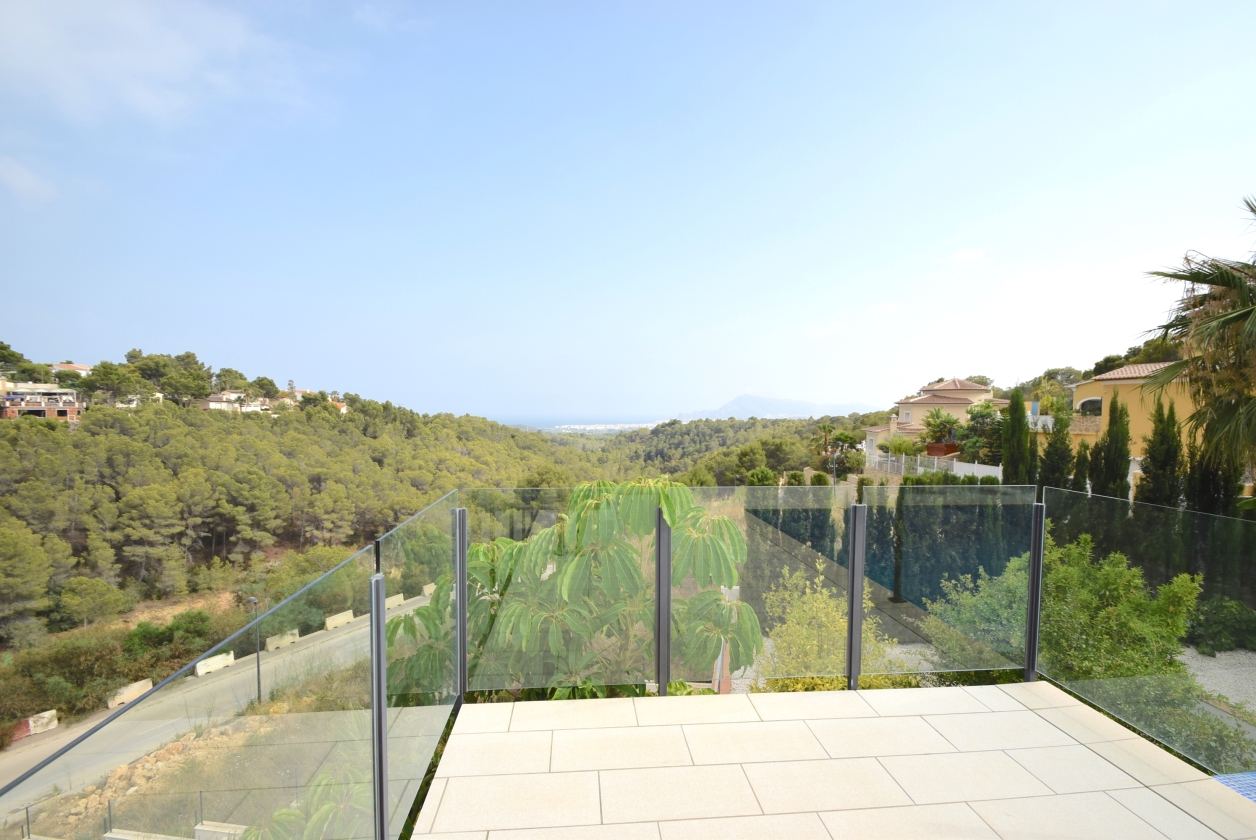 VILLA DE LUJO CON VISTAS PANORAMICAS MAR Y MONTAÑA EN ALTEA