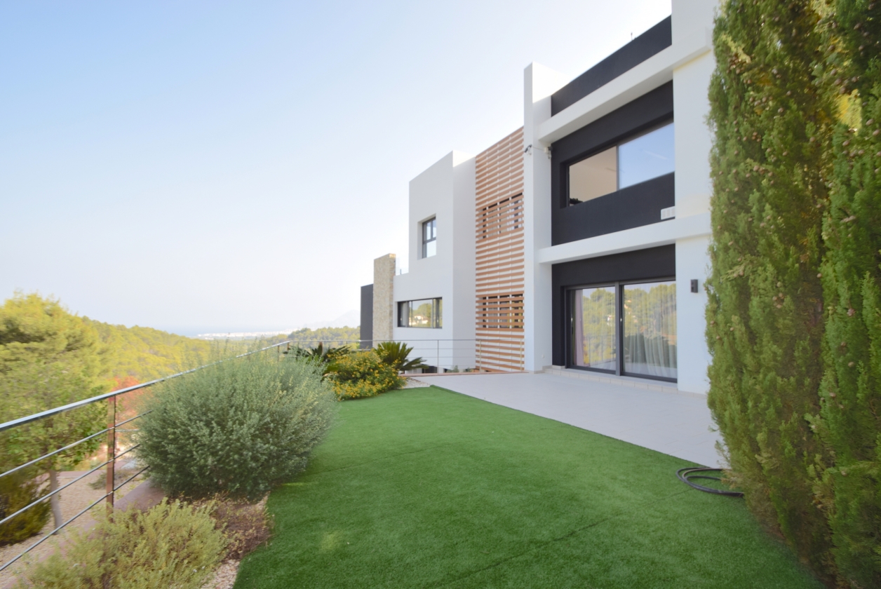 VILLA DE LUJO CON VISTAS PANORAMICAS MAR Y MONTAÑA EN ALTEA