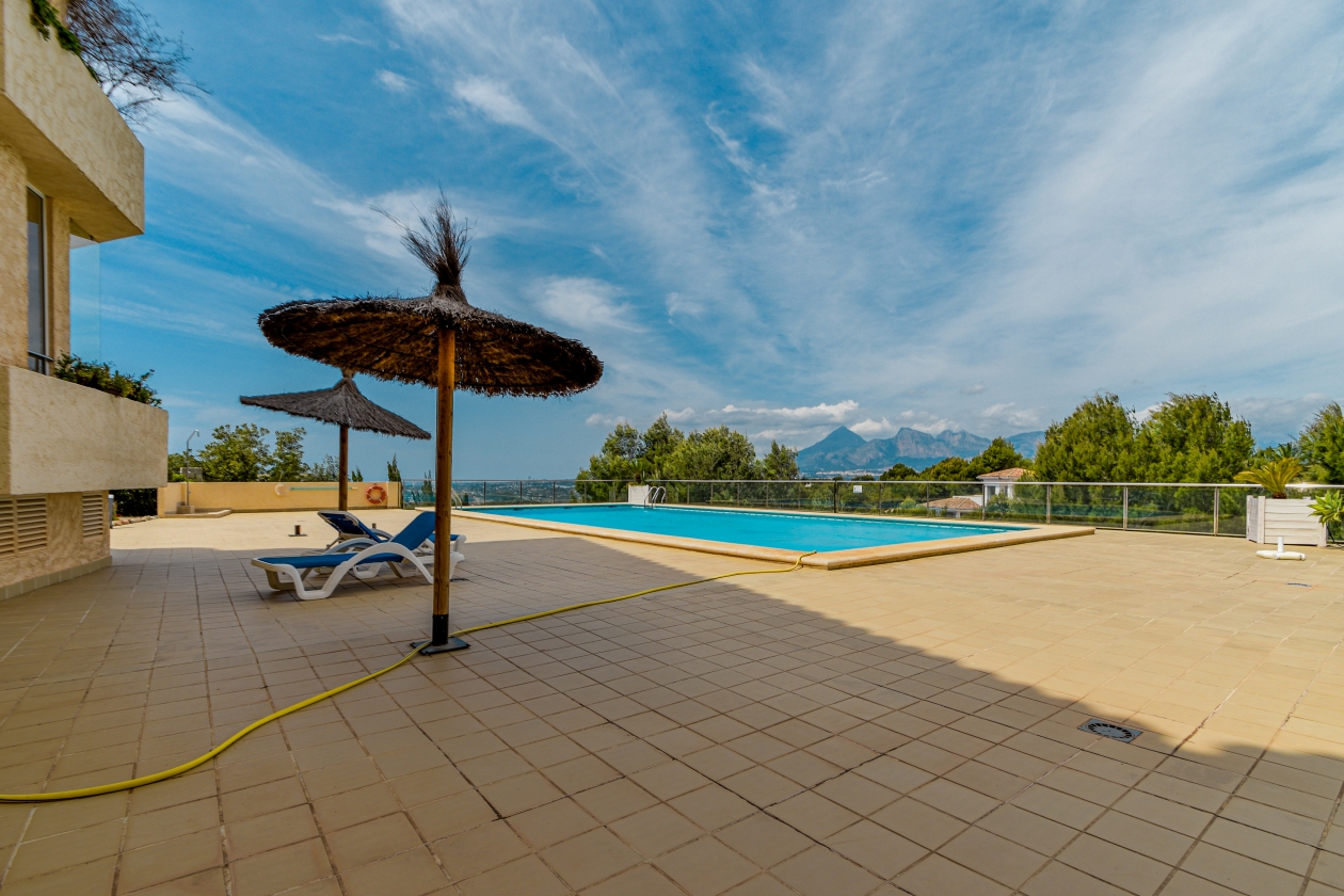 GRAN APARTAMENTO CON VISTAS AL MAR  EN VENTA EN ALTEA