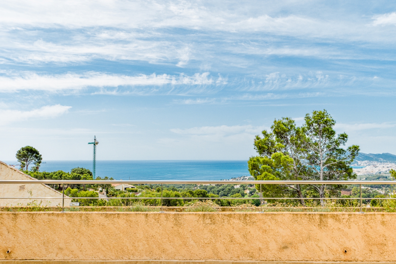 GRAN APARTAMENTO CON VISTAS AL MAR  EN VENTA EN ALTEA