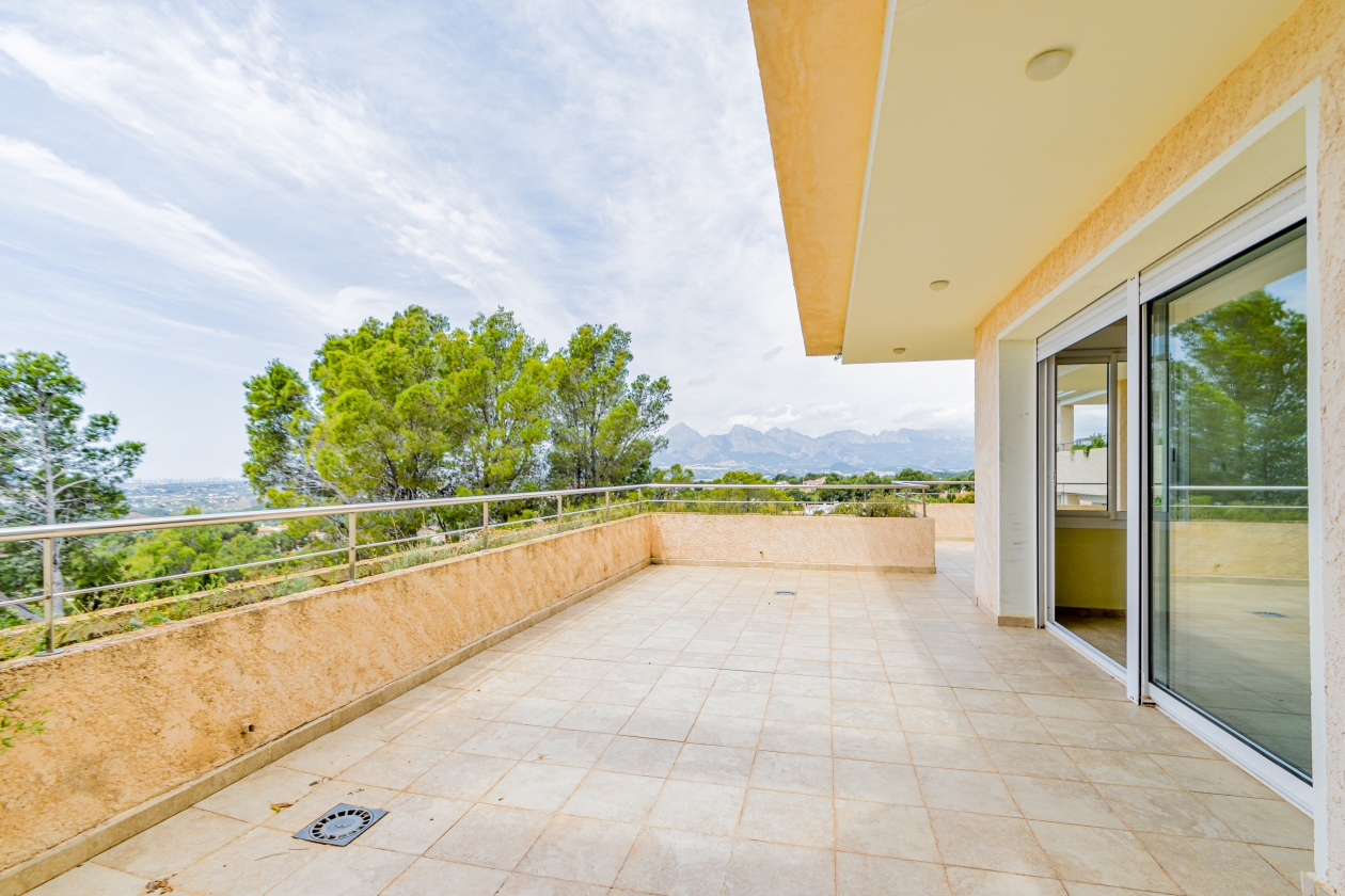 GRAN APARTAMENTO CON VISTAS AL MAR  EN VENTA EN ALTEA