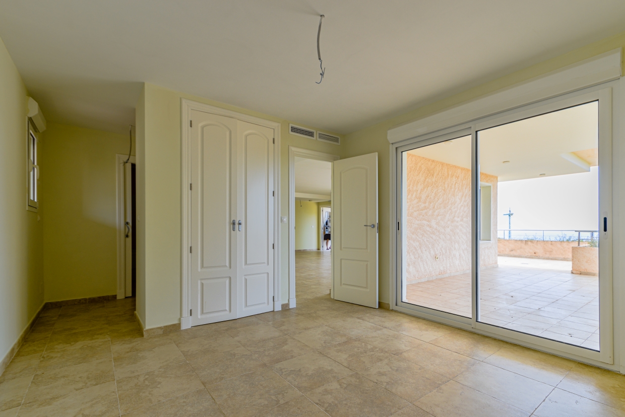 GRAN APARTAMENTO CON VISTAS AL MAR  EN VENTA EN ALTEA