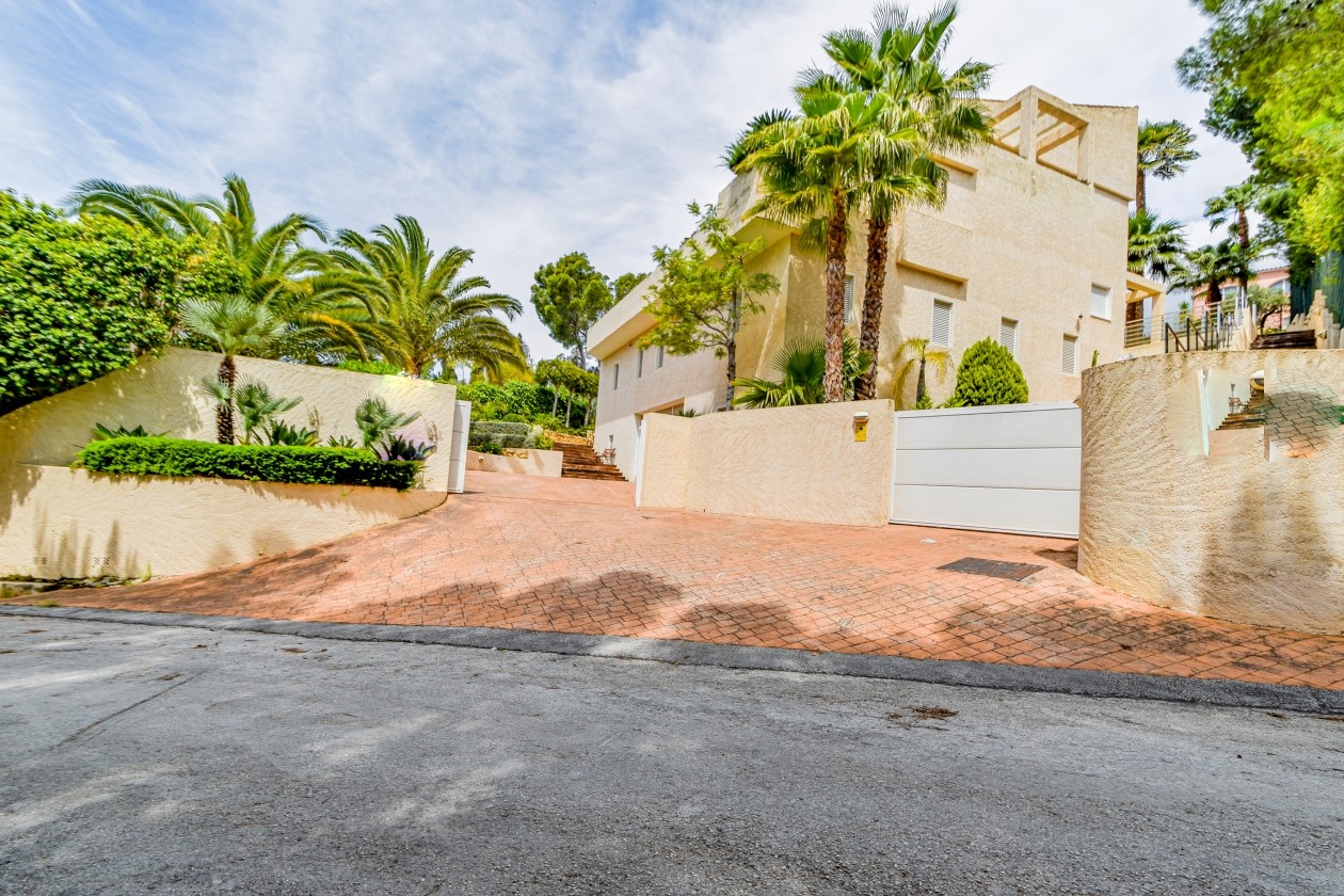 GRAN APARTAMENTO CON VISTAS AL MAR  EN VENTA EN ALTEA