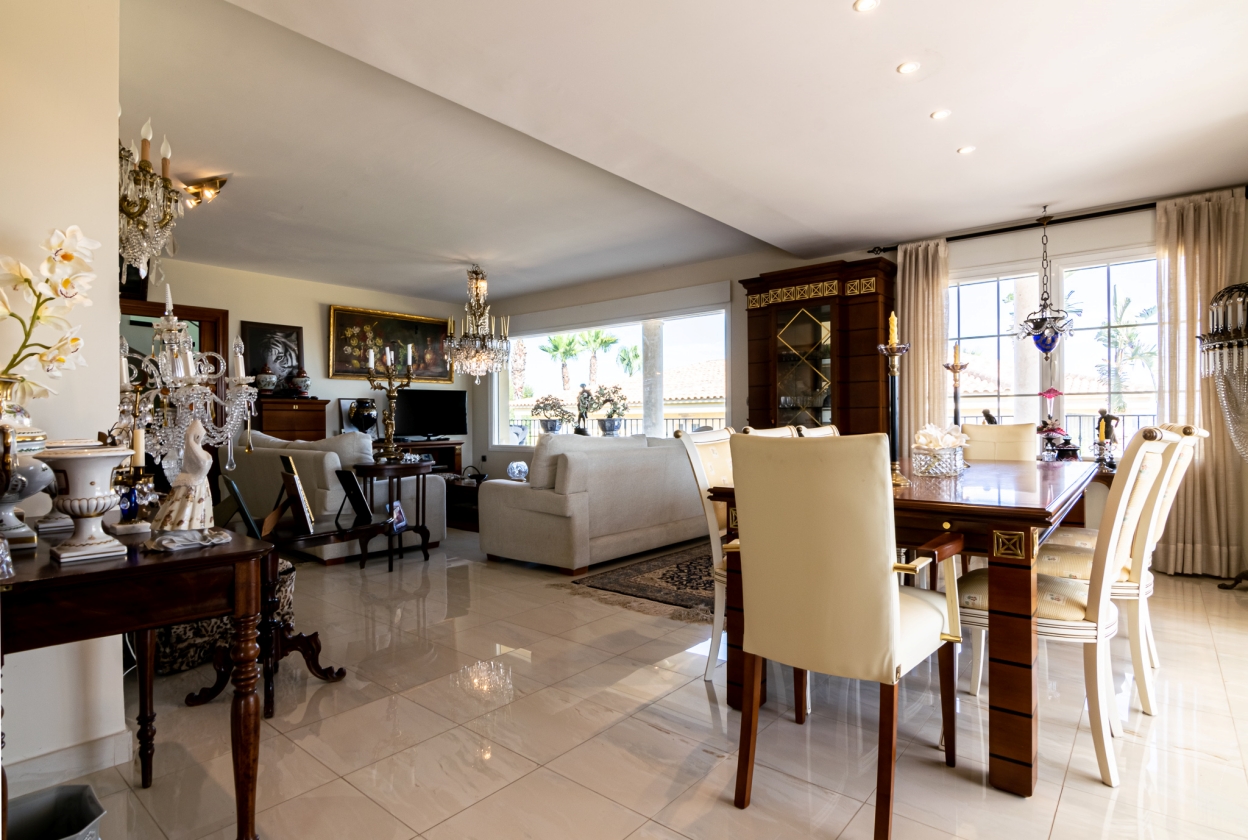VILLA MIT PERFEKTER AUSSICHT ZUM VERKAUF IN LA NUCIA