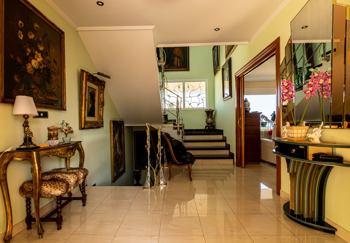 VILLA MIT PERFEKTER AUSSICHT ZUM VERKAUF IN LA NUCIA