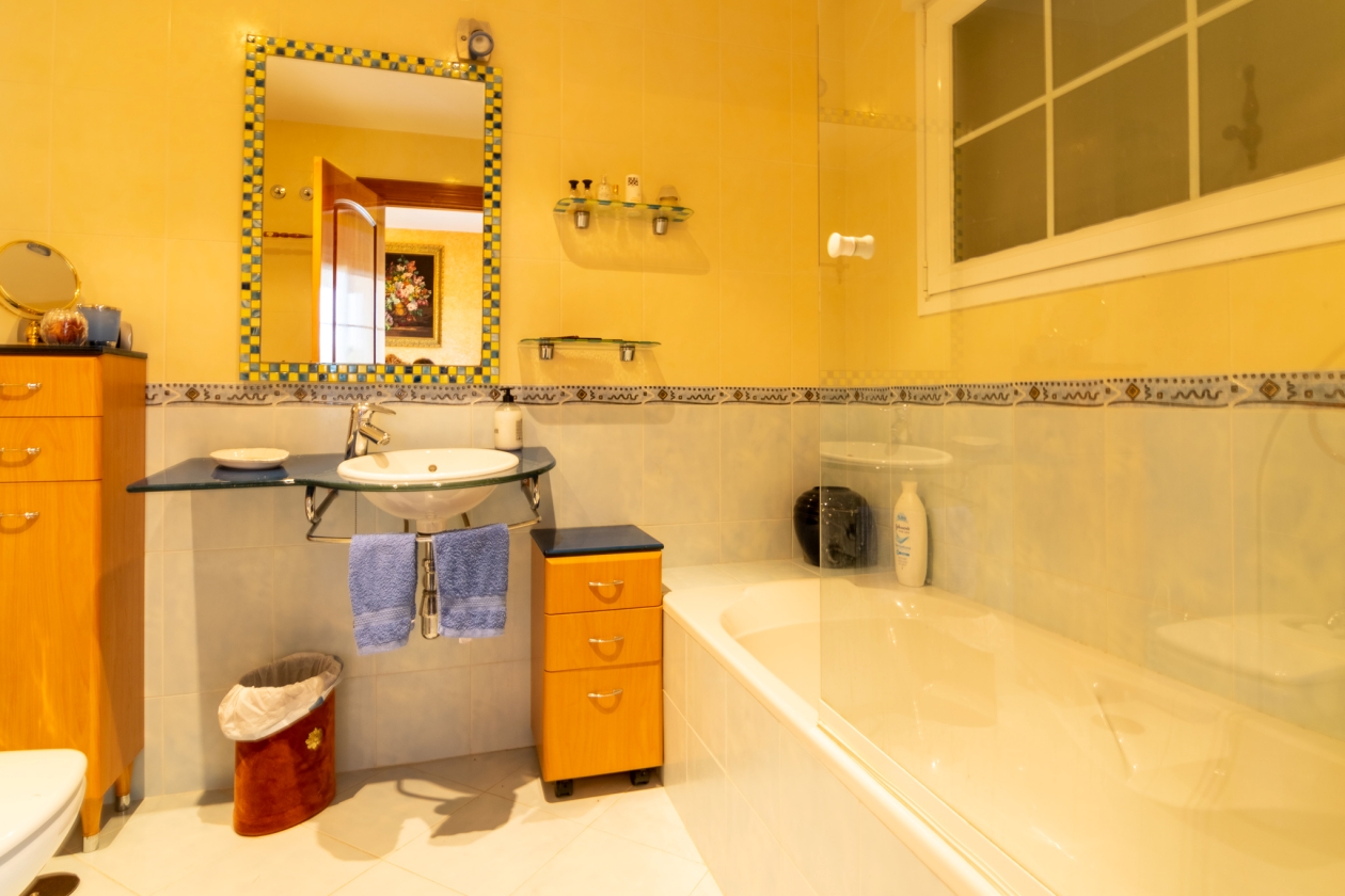 VILLA MIT PERFEKTER AUSSICHT ZUM VERKAUF IN LA NUCIA