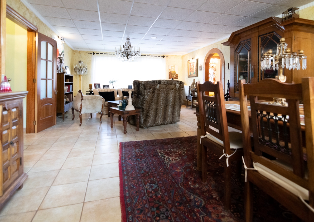 VILLA MIT PERFEKTER AUSSICHT ZUM VERKAUF IN LA NUCIA