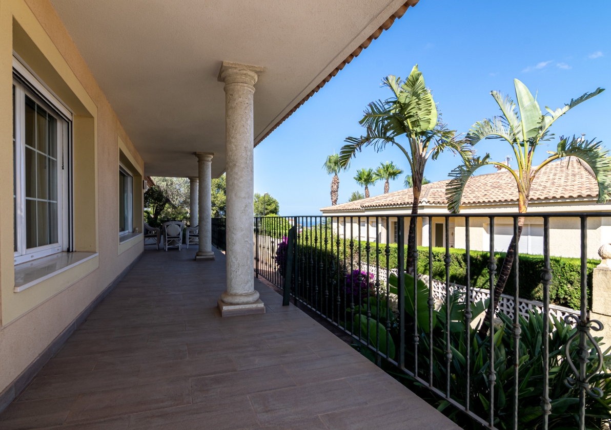 VILLA MIT PERFEKTER AUSSICHT ZUM VERKAUF IN LA NUCIA
