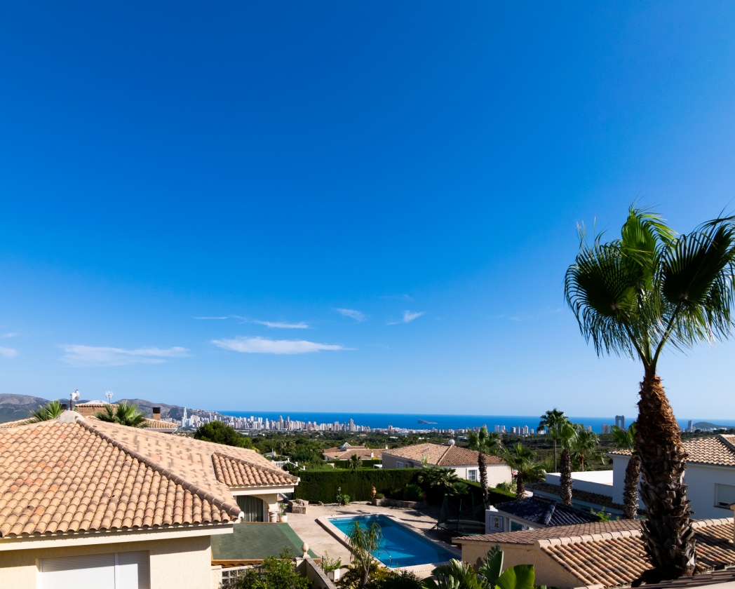 VILLA MIT PERFEKTER AUSSICHT ZUM VERKAUF IN LA NUCIA