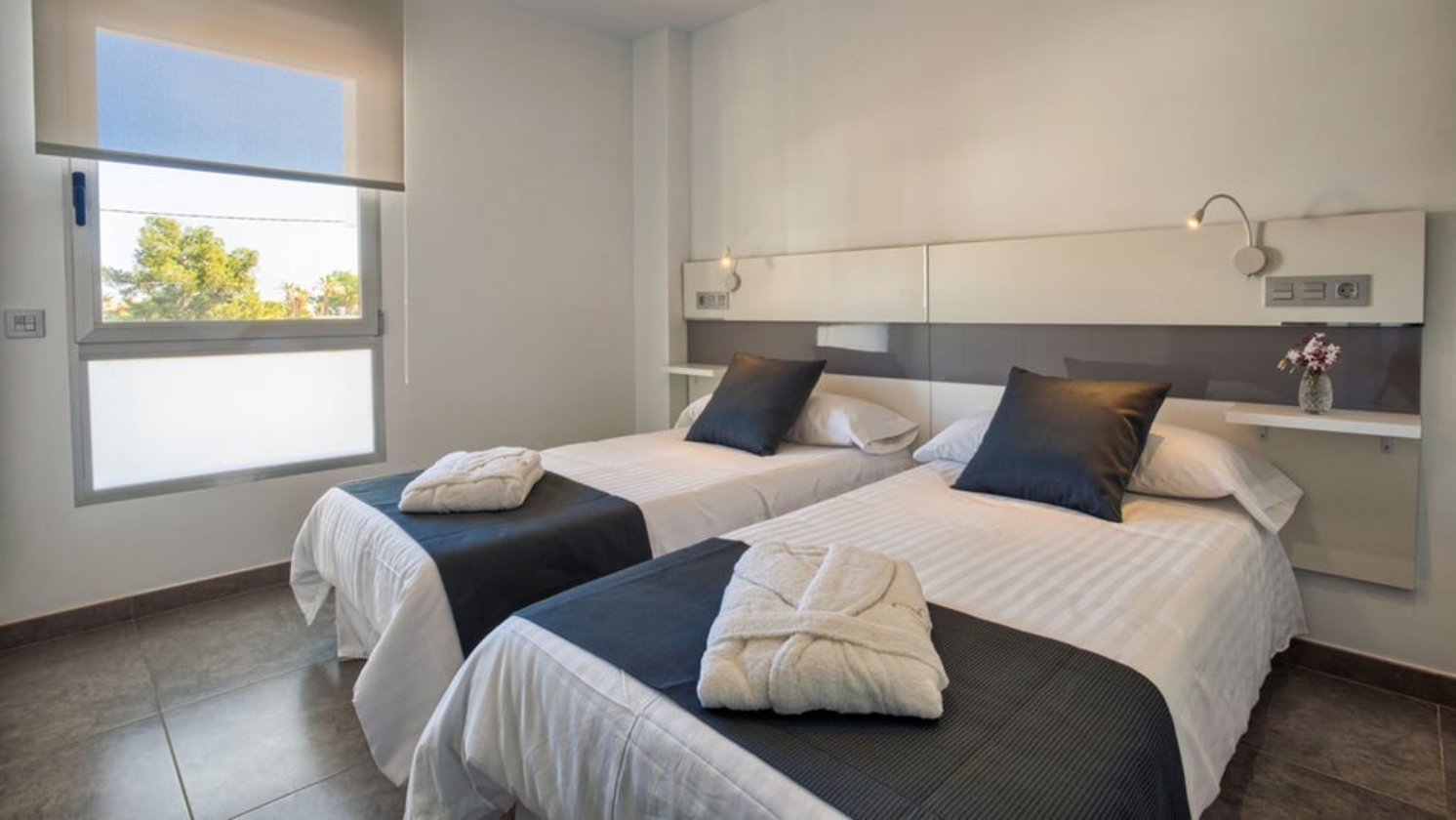 GRAN VILLA PAREADA EN VENTA EN ALBIR