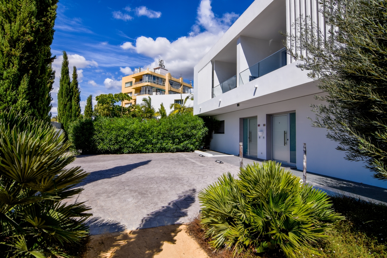 GRAN VILLA PAREADA EN VENTA EN ALBIR