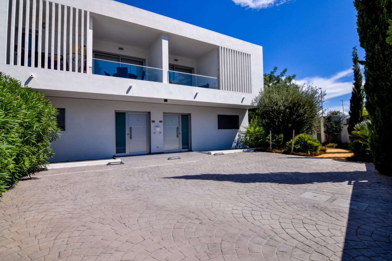 GRAN VILLA PAREADA EN VENTA EN ALBIR