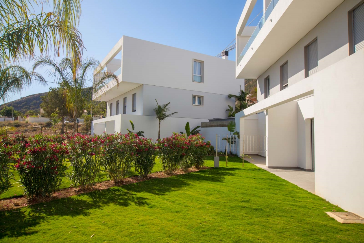 GRAN VILLA PAREADA EN VENTA EN ALBIR