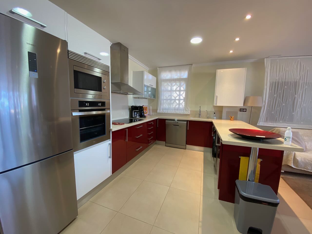 Elegante apartamento en venta en primera línea de la playa con fantásticas vistas al mar
