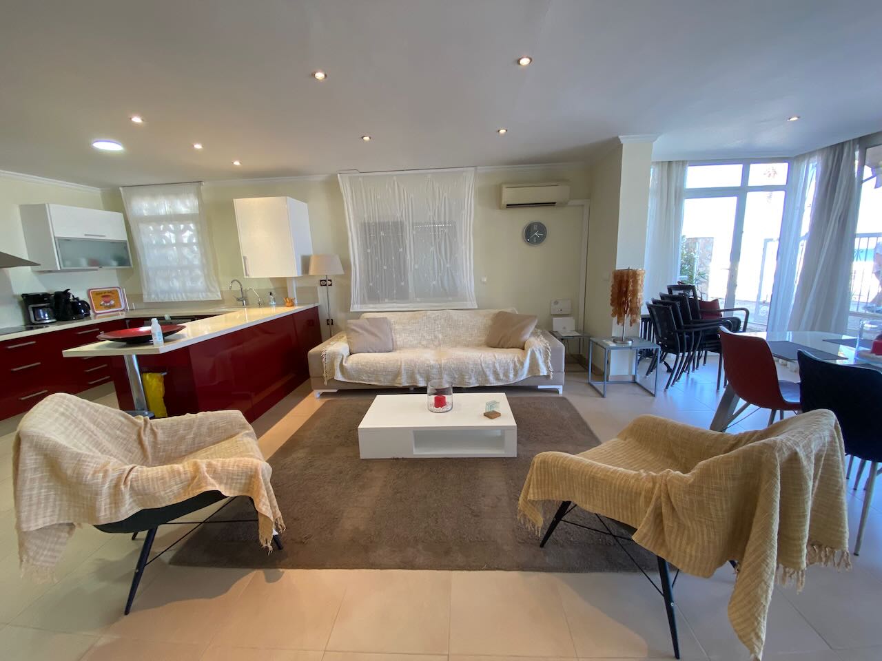Elegante apartamento en venta en primera línea de la playa con fantásticas vistas al mar