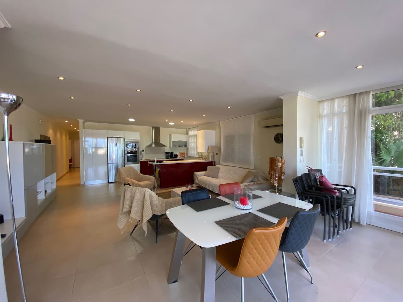 Elegante apartamento en venta en primera línea de la playa con fantásticas vistas al mar