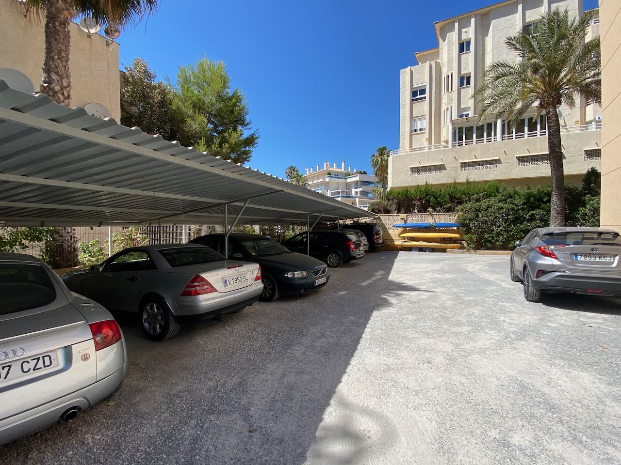 Elegante apartamento en venta en primera línea de la playa con fantásticas vistas al mar
