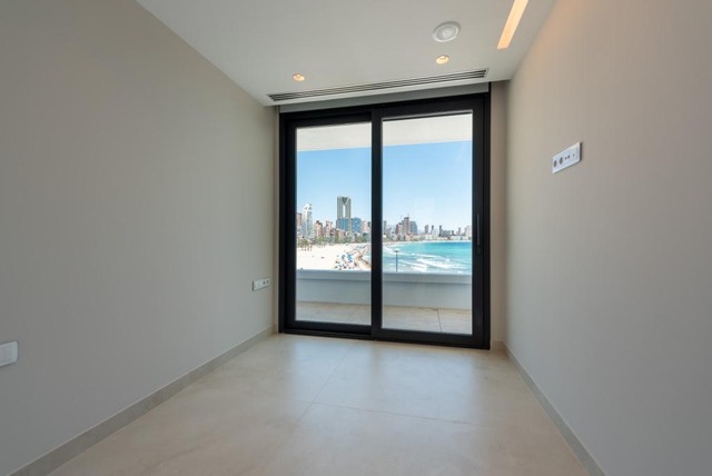 PROYECTO DE APARTAMENTOS EN  VENTA EN 1ra LINEA EN BENIDORM