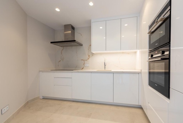 PROYECTO DE APARTAMENTOS EN  VENTA EN 1ra LINEA EN BENIDORM