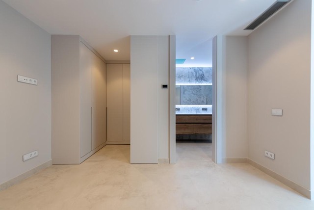 PROYECTO DE APARTAMENTOS EN  VENTA EN 1ra LINEA EN BENIDORM