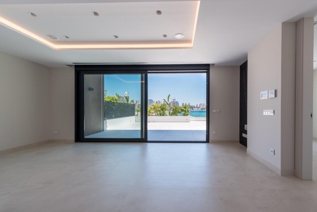 PROYECTO DE APARTAMENTOS EN  VENTA EN 1ra LINEA EN BENIDORM