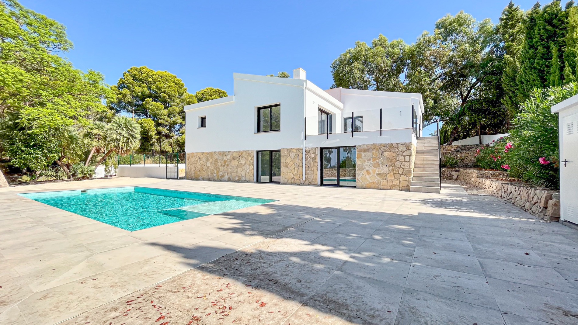 NEWLY BUILT MODERN VILLA FOR SALE IN EL PLANET -ALTEA WITH INCREDIBLE SEA VIEWS