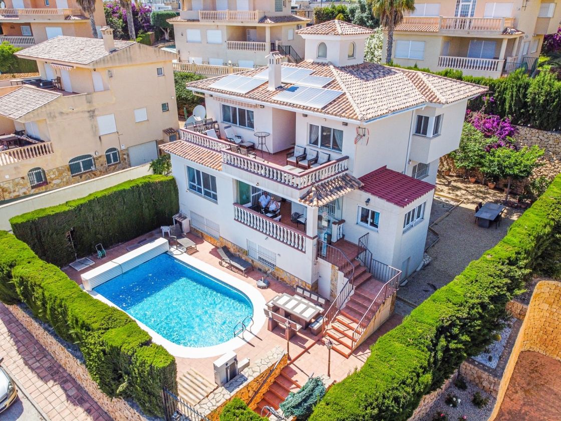 Preciosa Villa en venta en  Finestrat con vistas al mar