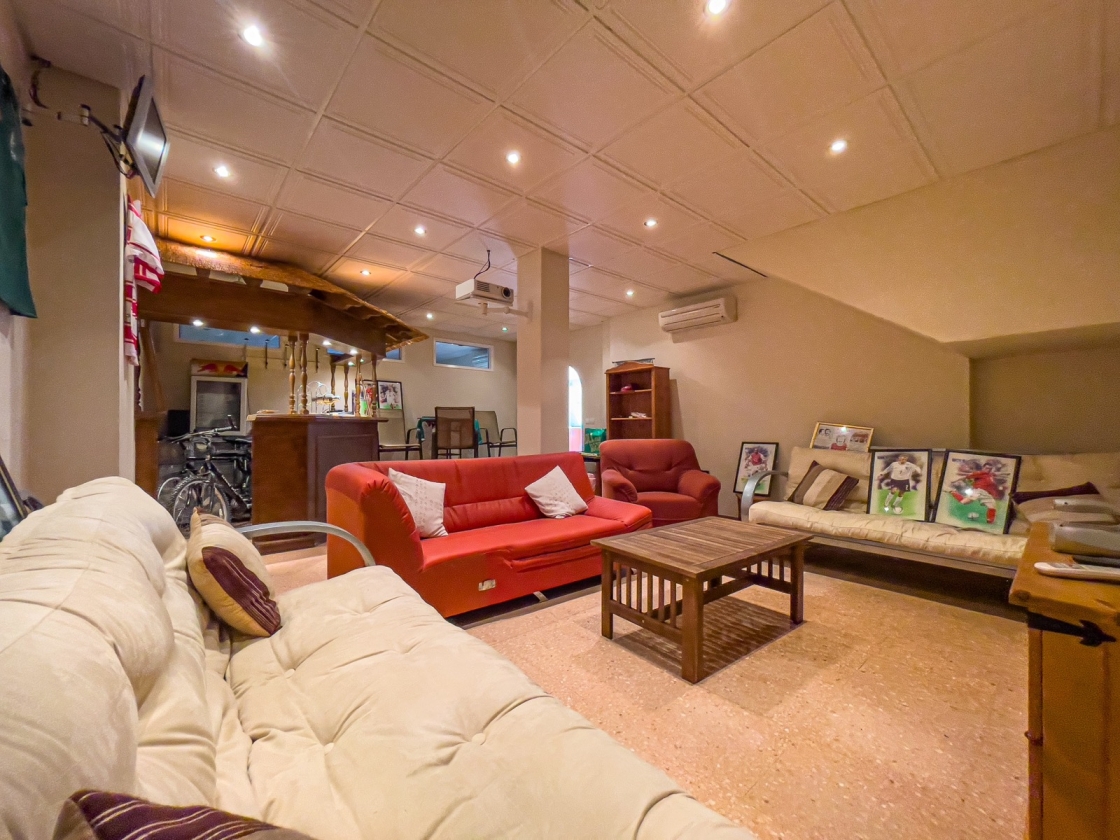 Vakker villa til salgs i Finestrat med havutsikt
