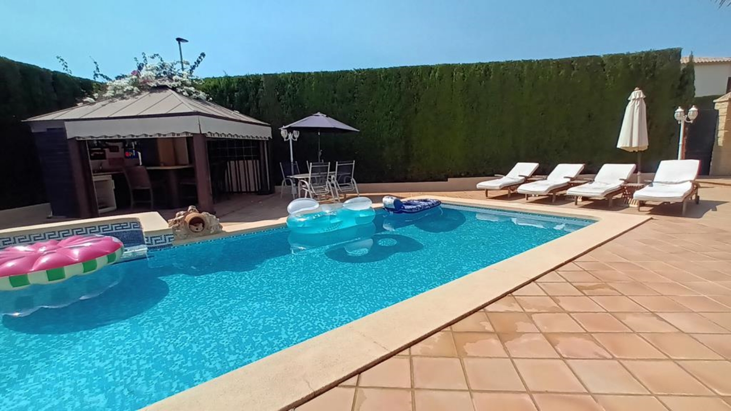 Grote luxe vrijstaande villa te koop in Alfaz del Pi