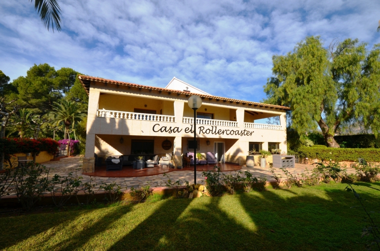 Vakker rustikk villa til salgs i Alfaz del pi