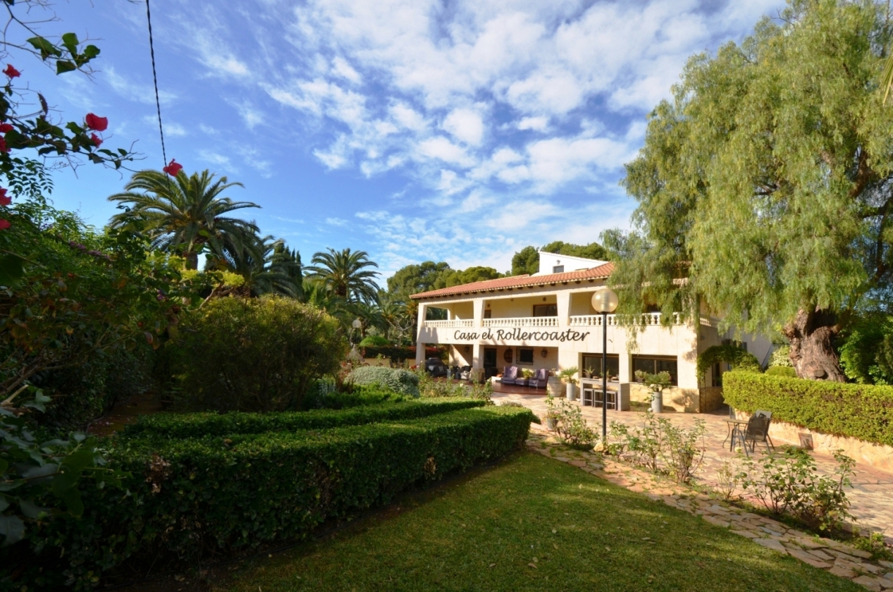 Belle villa rustique à vendre à Alfaz del pi