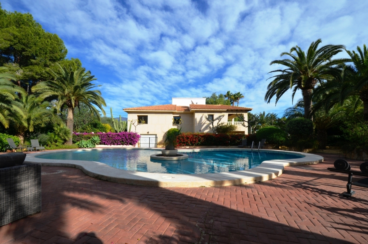 Hermosa Villa Rustica  en venta en Alfaz del pi