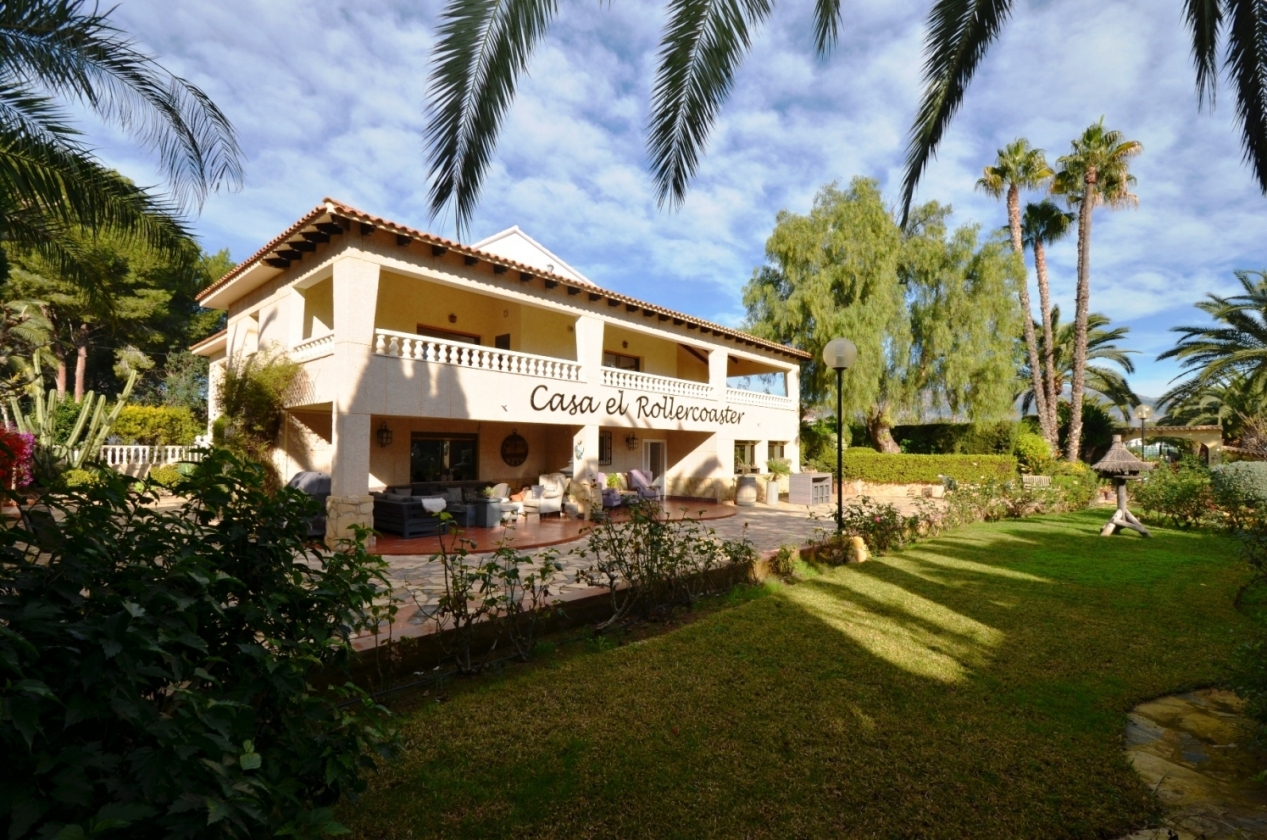 Hermosa Villa Rustica  en venta en Alfaz del pi