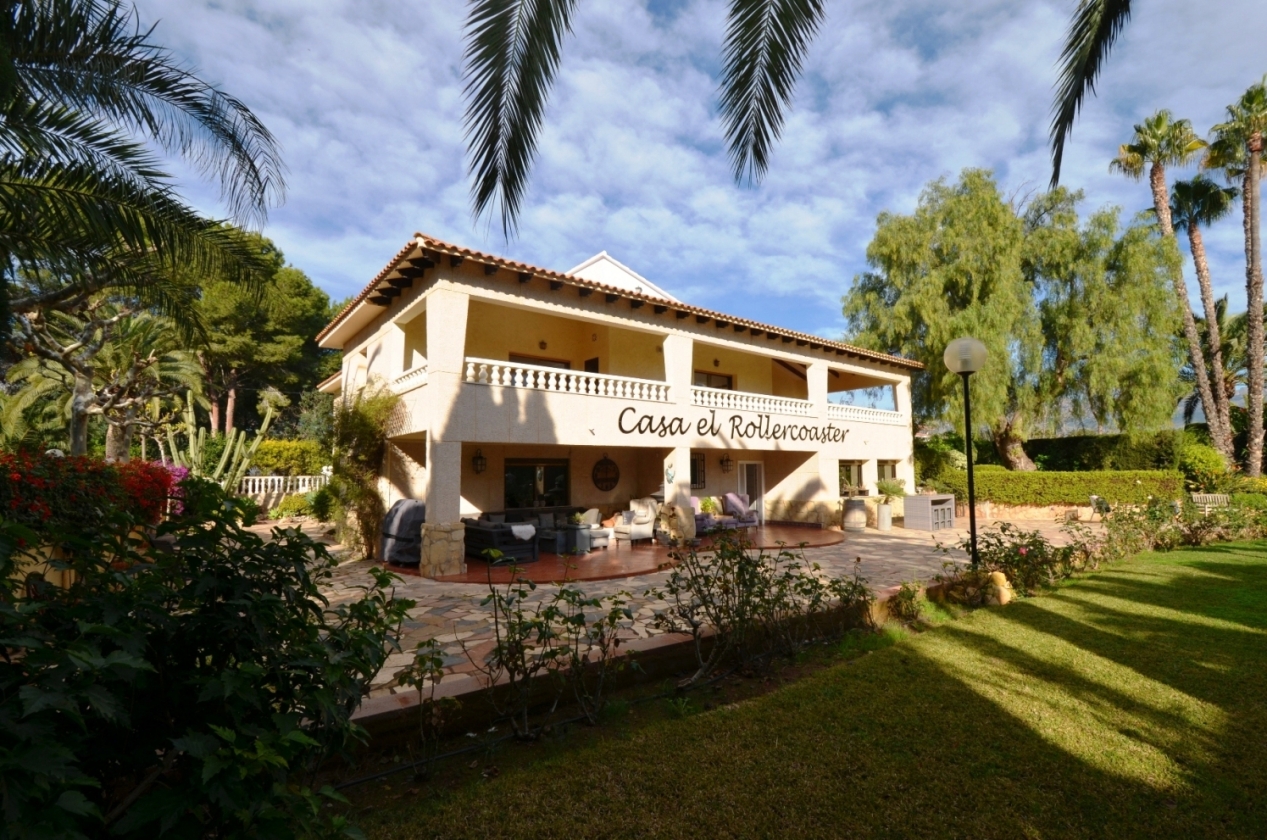 Hermosa Villa Rustica  en venta en Alfaz del pi