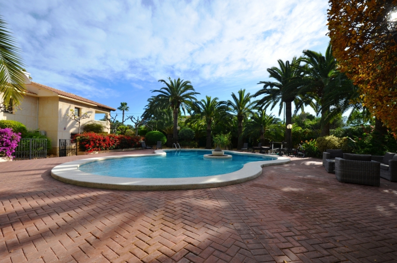 Hermosa Villa Rustica  en venta en Alfaz del pi