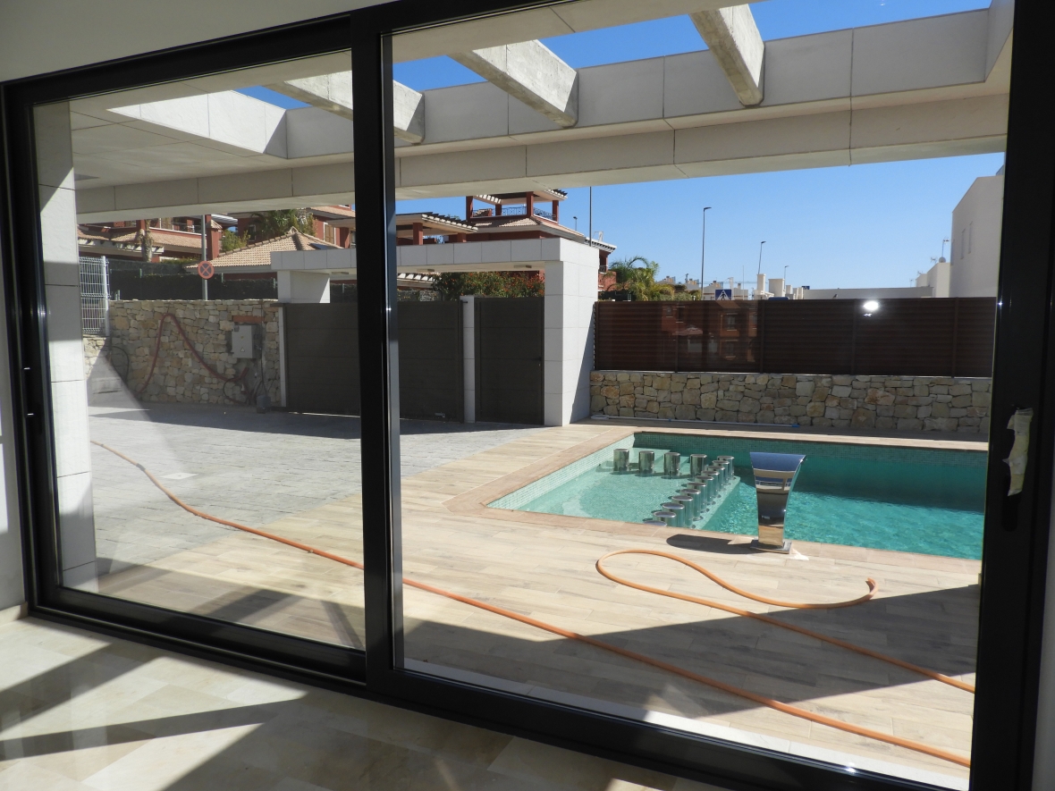 VILLA MODERNA EN VENTA EN FINESTRAT