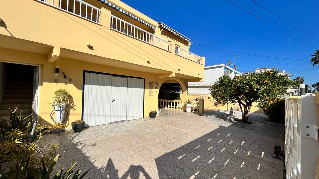 VILLA FOR SALE IN ALBIR