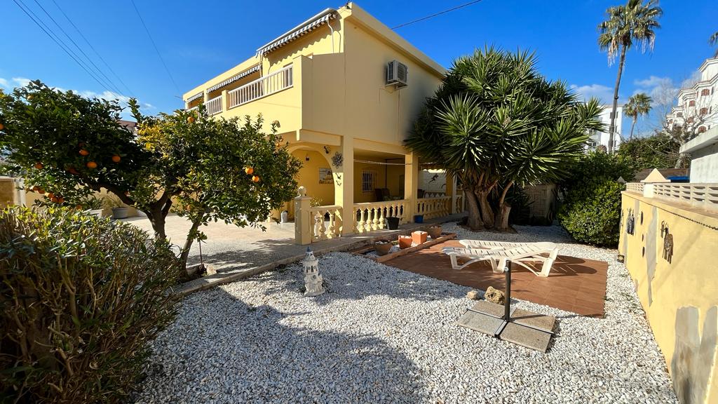 VILLA FOR SALE IN ALBIR