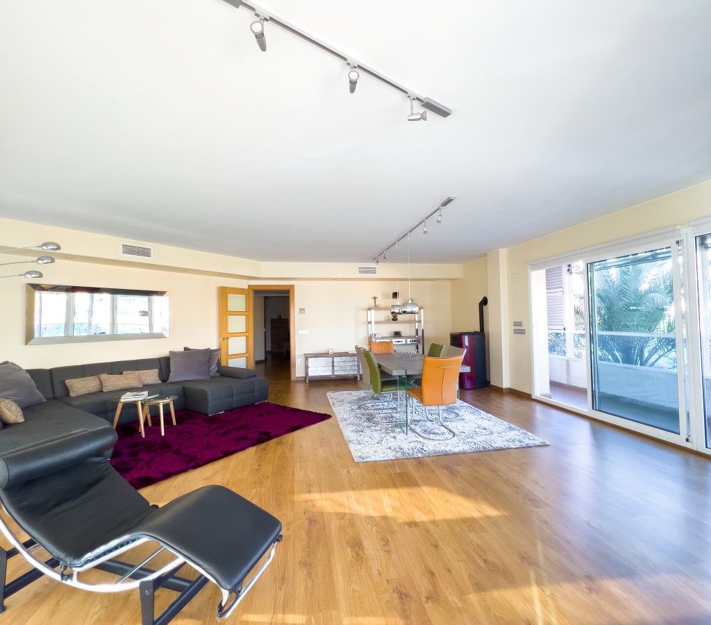 AMPLIO APARTAMENTO EN VENTA EN ALTEA PLAYA