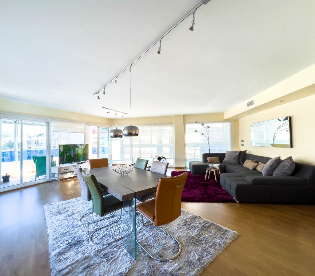 AMPLIO APARTAMENTO EN VENTA EN ALTEA PLAYA