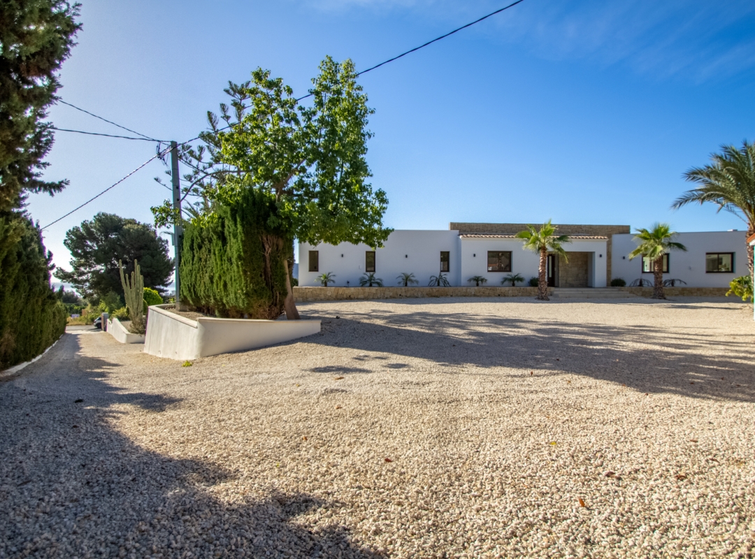 Amplia y moderna villa en venta en el Planet -Altea