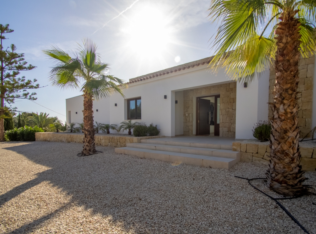 Spacious and modern villa for sale in the Planet -Altea