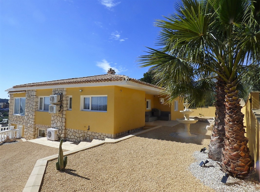 VILLA CON VISTAS EN VENTA EN POLOP