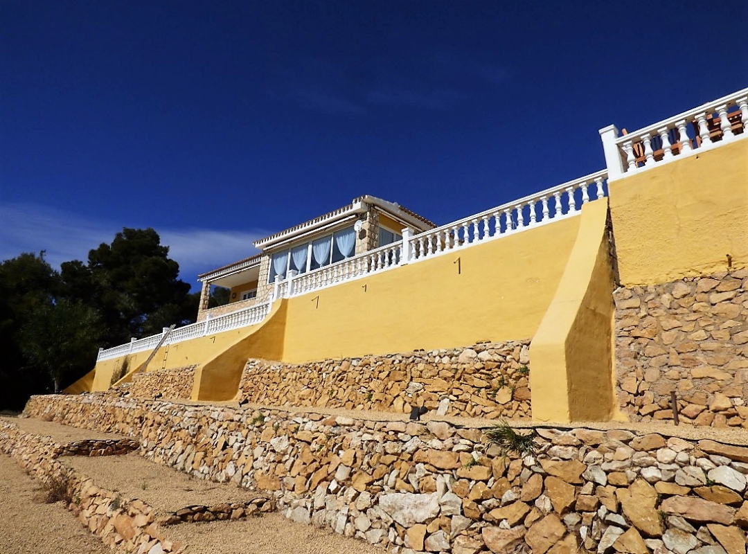 VILLA CON VISTAS EN VENTA EN POLOP